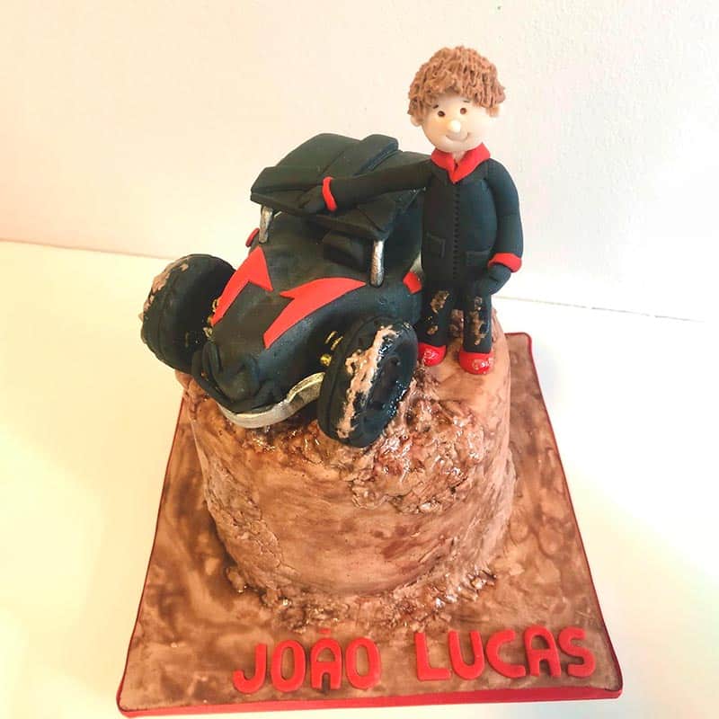 Torta Rally: Un Sentiero di Emozioni in Pasta di Zucchero