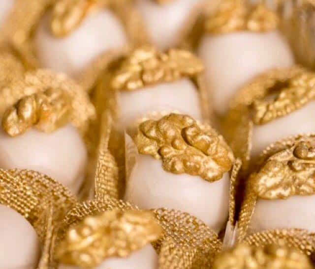 Camafeu di noci in primo piano, mostrando la texture della copertura